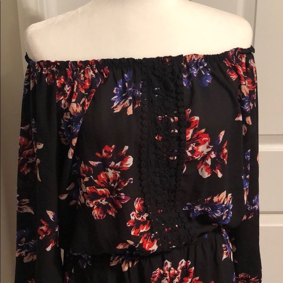 Floral Off the shoulder Romper - Picture 2 of 7